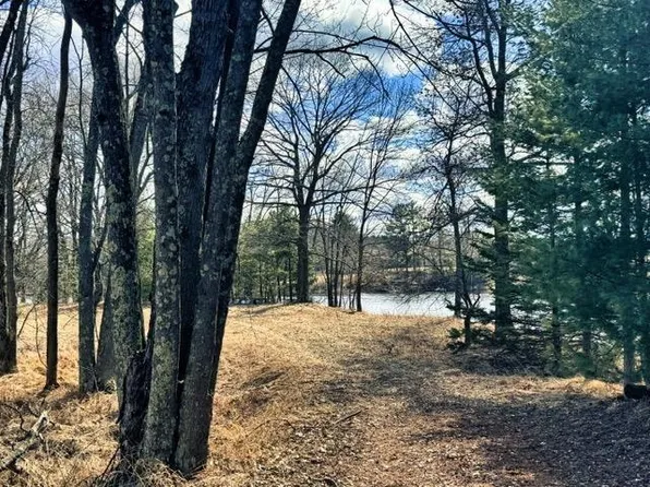 River Dr, Menominee, MI 49858