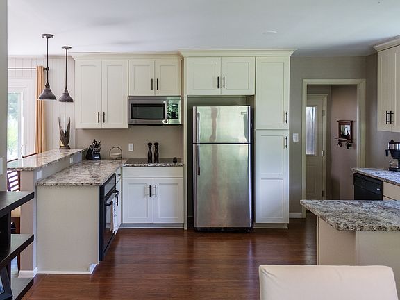 5th image of 271 Knollwood Dr