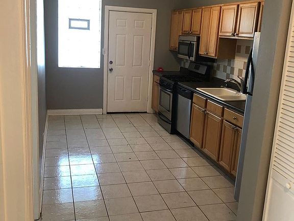 3rd image of 4018 S Calumet Ave APT 106