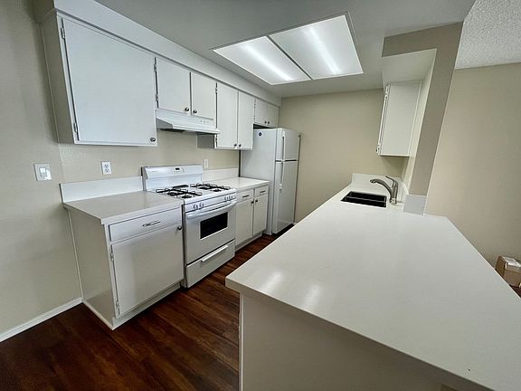 5th image of 122 S Clementine St APT 1A