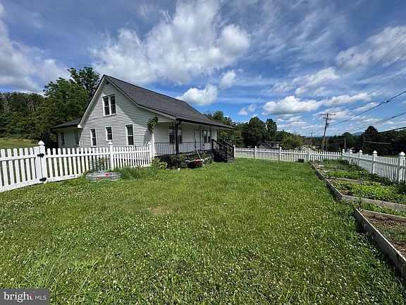 3rd image of 7865 Hedgesville Rd