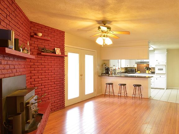4th image of 204 Sasser Dr
