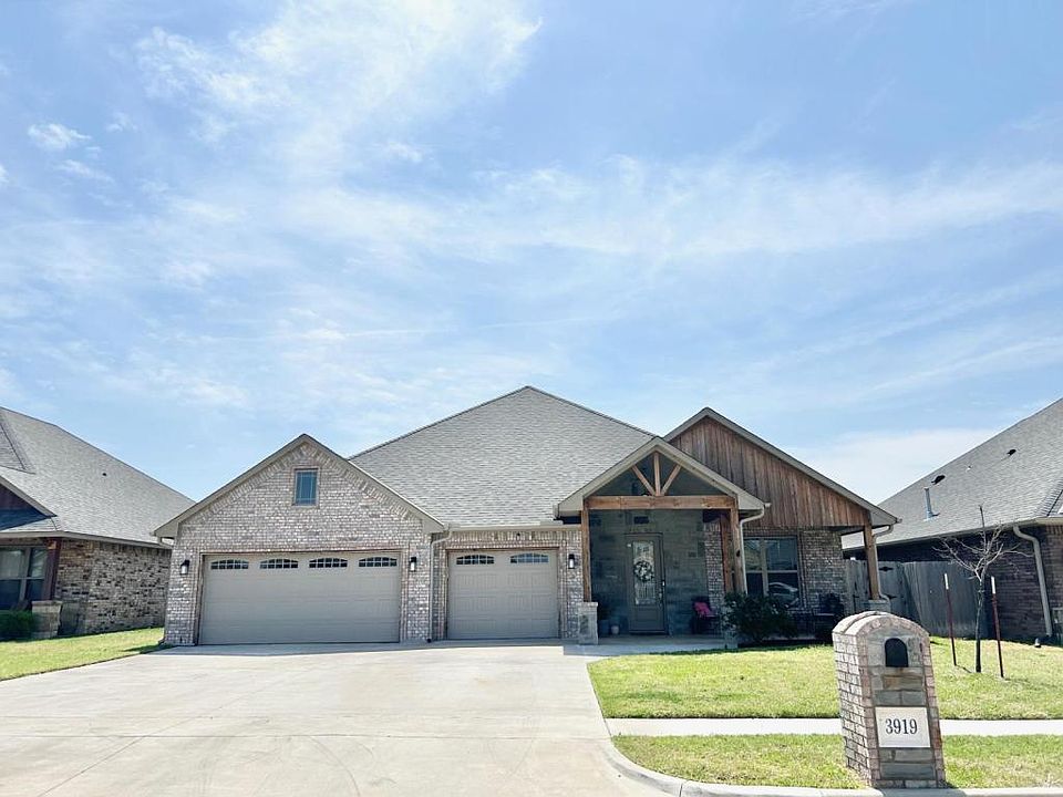 1st image of 3919 NE Realtree Dr