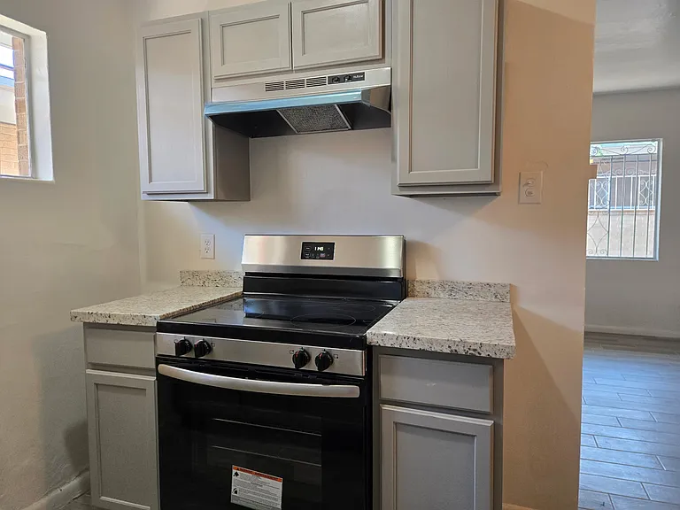 1501 N Oregon St #9 — Photo 9