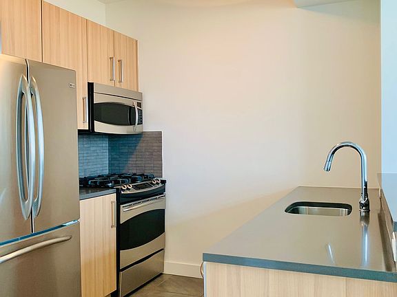 3rd image of 229 W 60th St APT 15M