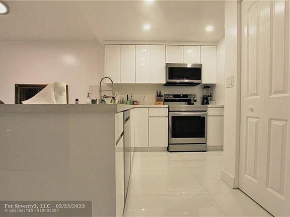 3rd image of 9230 Lagoon Pl APT 116