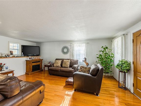 3rd image of 3707 S Sterling Ave