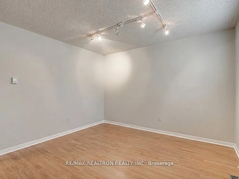 5591 Cosmic Cres — Photo 21