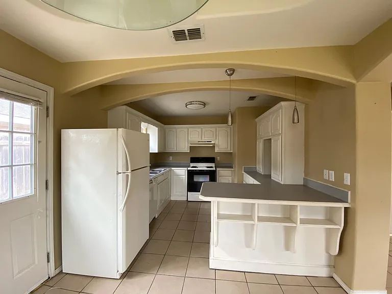1903 W Douglas St #1 — Photo 5