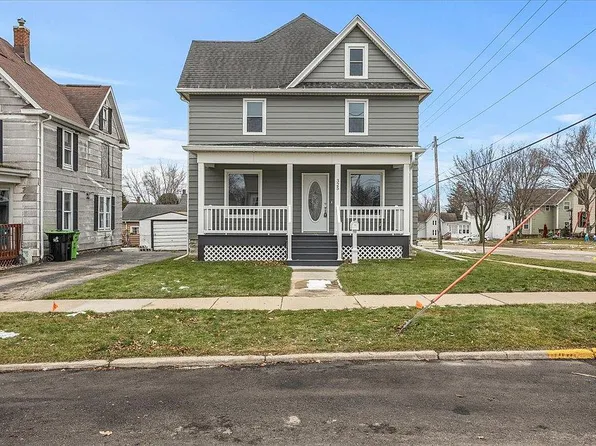 325 W Maple Ave, Beaver Dam, WI 53916