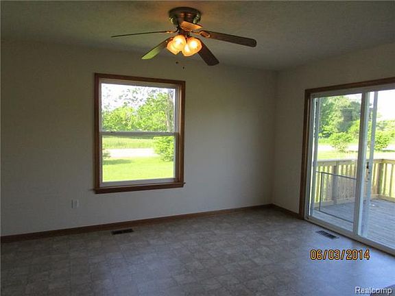 4th image of 11022 Garrett Dr