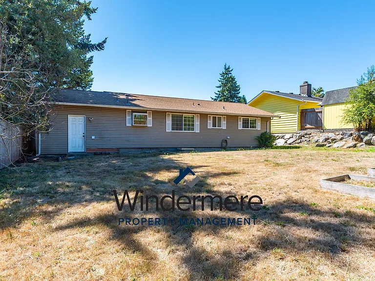130 NW Clipper Dr — Photo 16