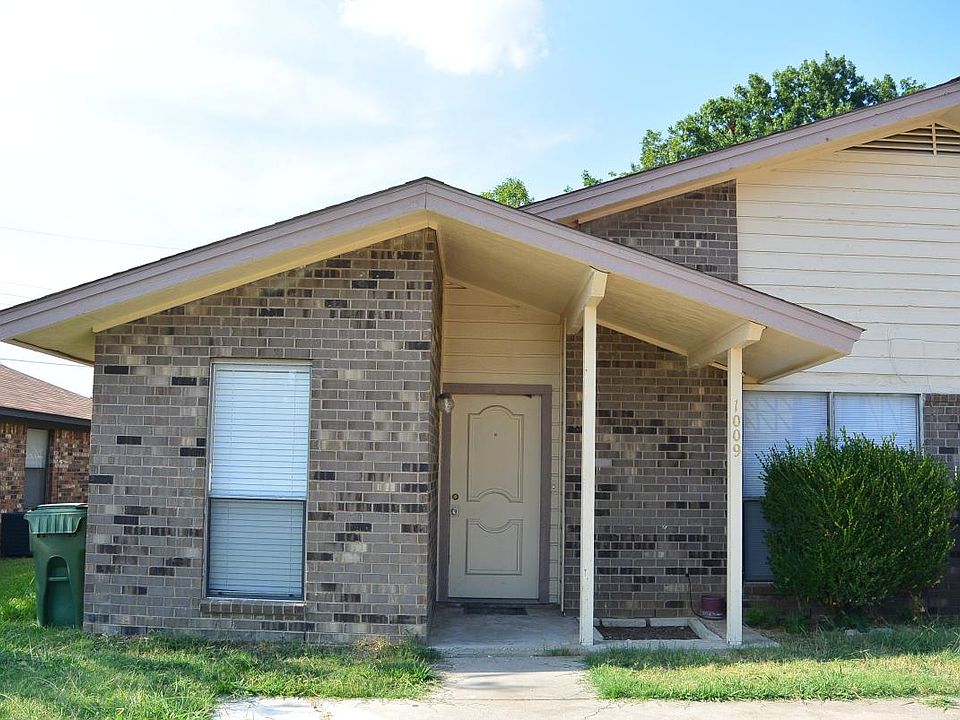 Duplex- 1009 Southmoor dr