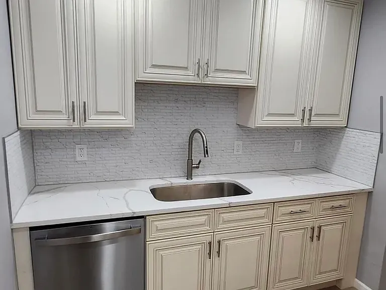 7809 Belmont Ave — Photo 2