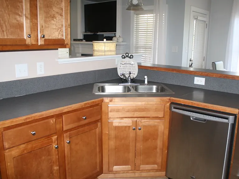 77 Solomon Cir — Photo 7