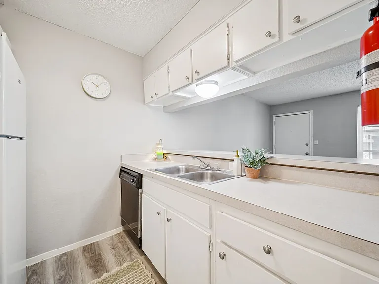 Cedar Park Apartments — Photo 15