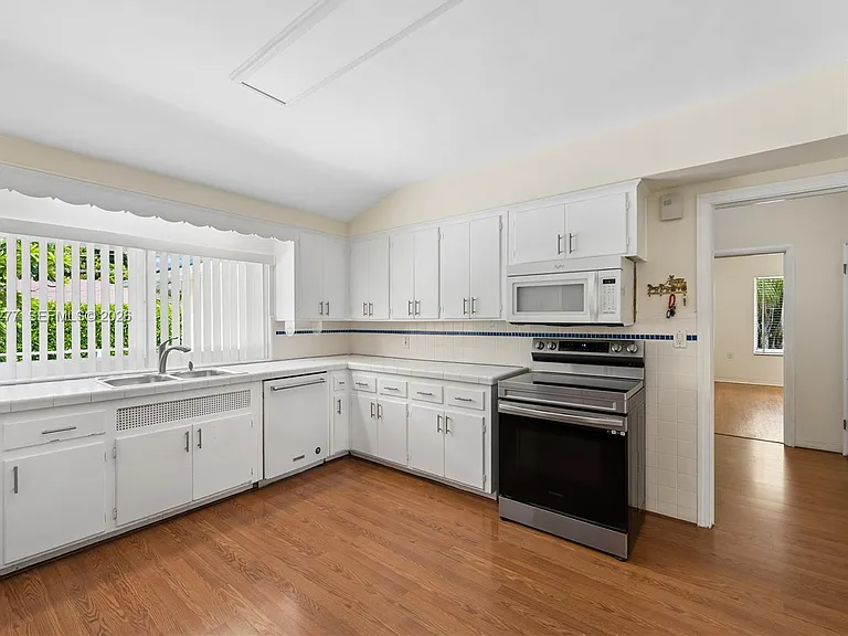 2514 E Granada Blvd — Photo 19