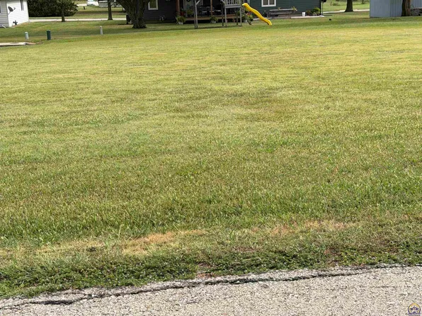 Apache St, Burlington, KS 66839