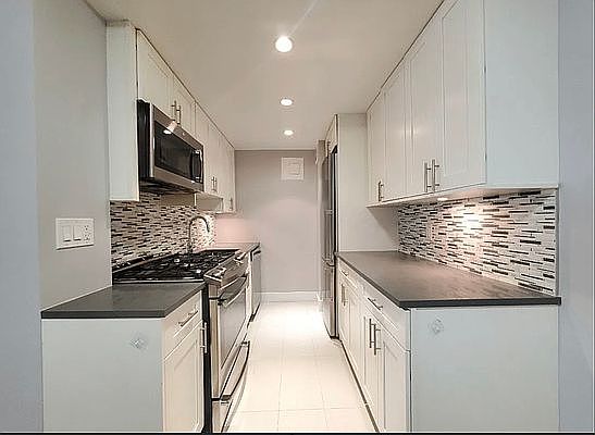 1st image of 305 E 47th St #7F