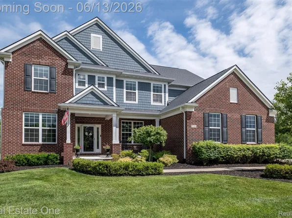 1938 Trowbridge Ln, Commerce Township, MI 48382