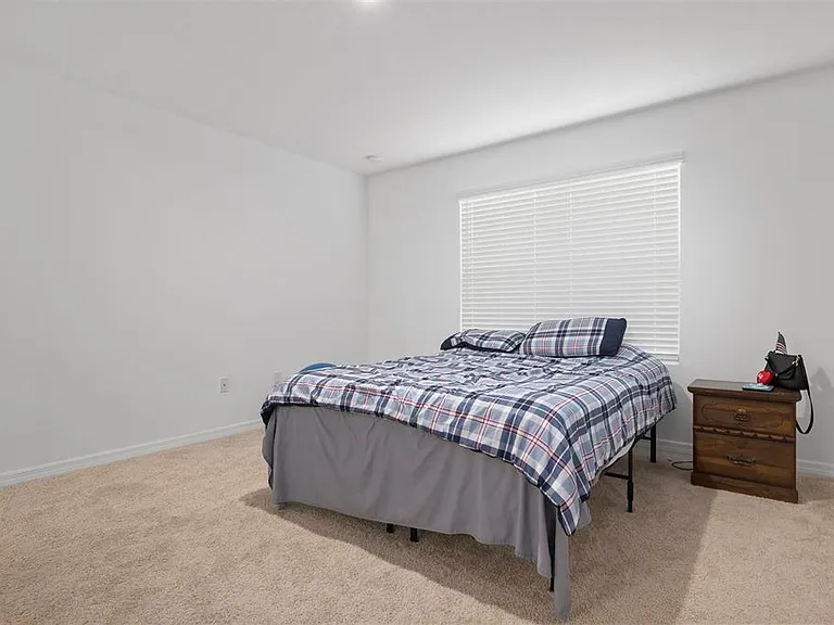 6305 Springmont Loop — Photo 15