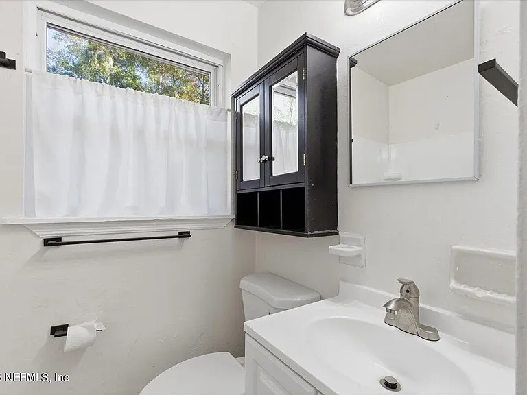 909 La Marche Dr — Photo 12