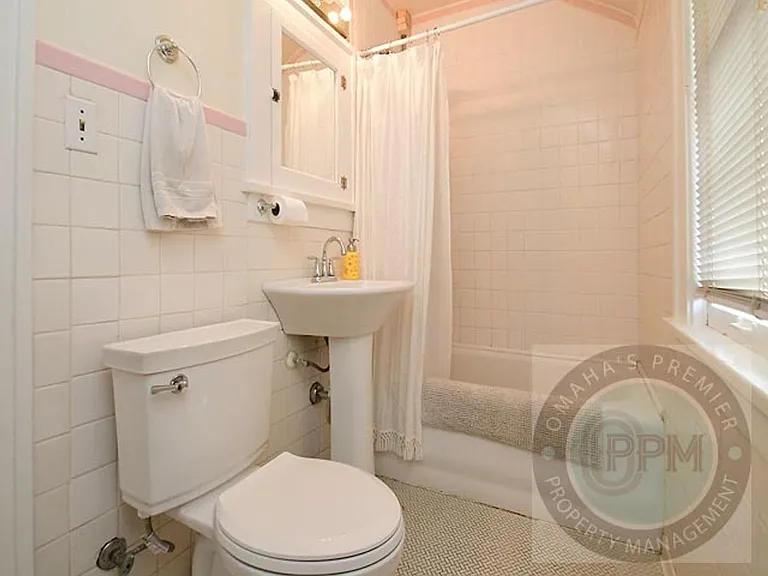 4806 Webster St — Photo 14