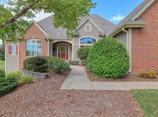 W282N4343 Somerset Ln, Pewaukee, WI 53072