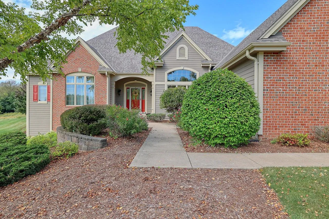 W282N4343 Somerset LANE photo 1