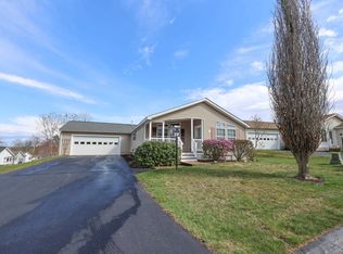 33 Stagecoach Way, Manchester, NH 03104