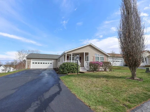33 Stagecoach Way, Manchester, NH 03104