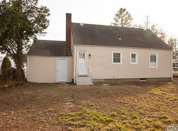 3rd image of 196 Oak St