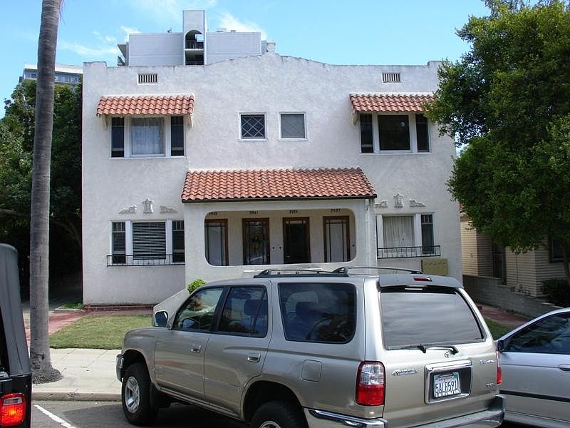 1st image of 3943 Centre St