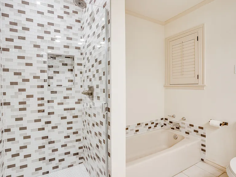 4100 Lovers Ln — Photo 27
