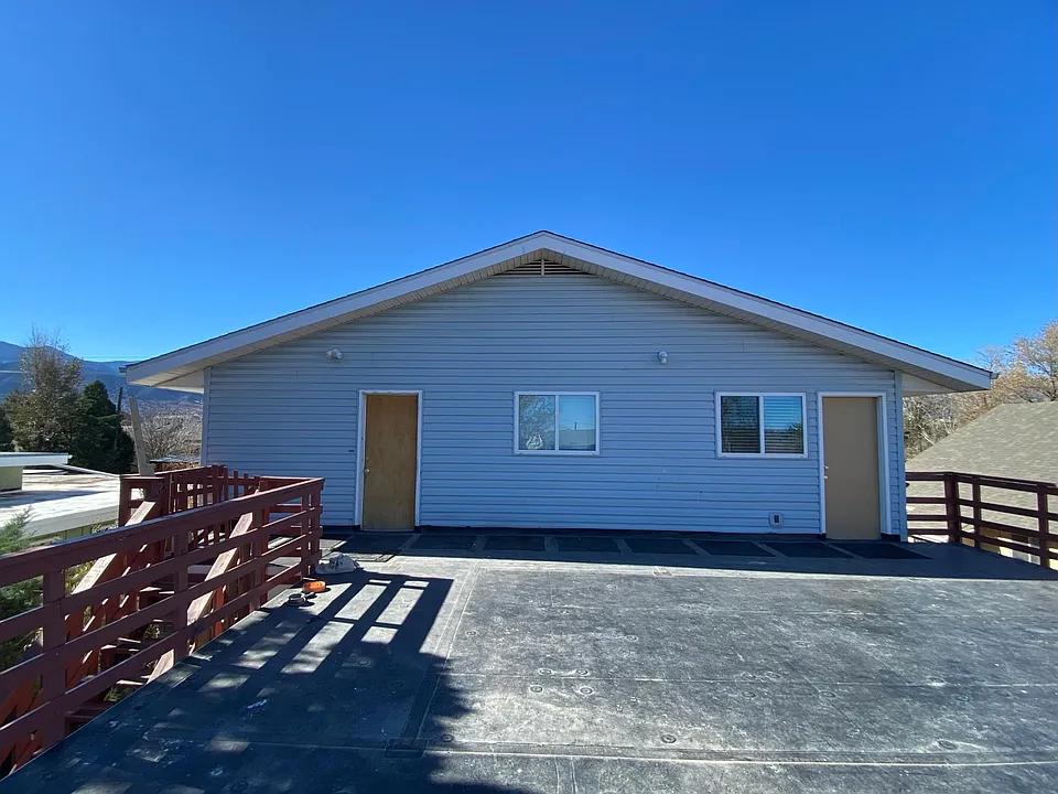 822 Manitou Blvd #1/2