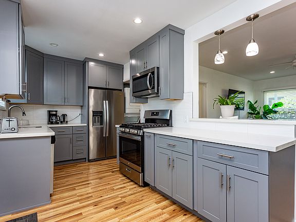 4th image of 4868 W 133rd St