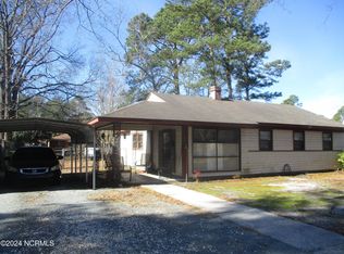 1113 S Pine St, Laurinburg, NC 28352