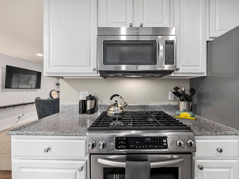 7409 Mazama St SW — Photo 11
