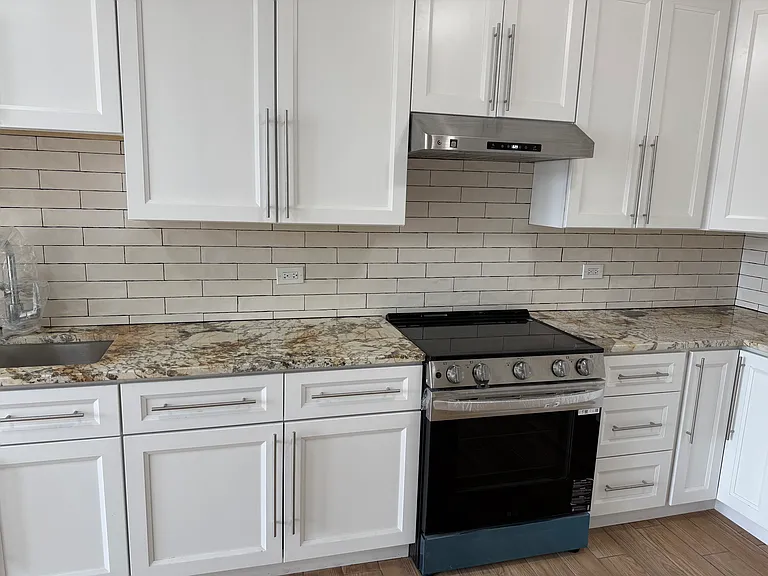 222 N Genesee St #201 — Photo 2