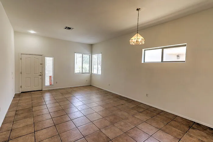 335 E Calle Nacrita — Photo 5