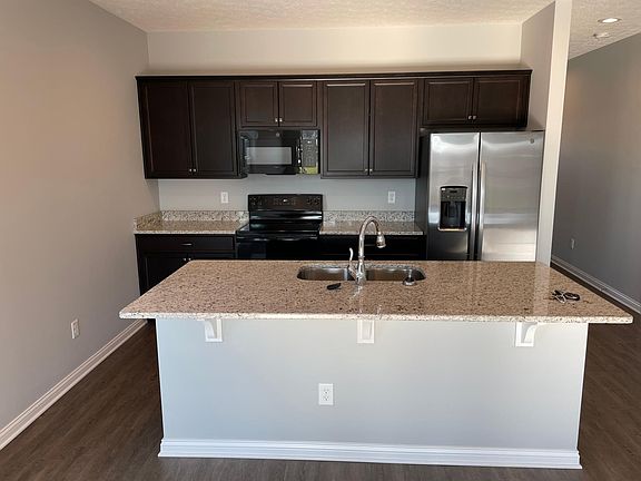 3rd image of 841 Saucer Ct