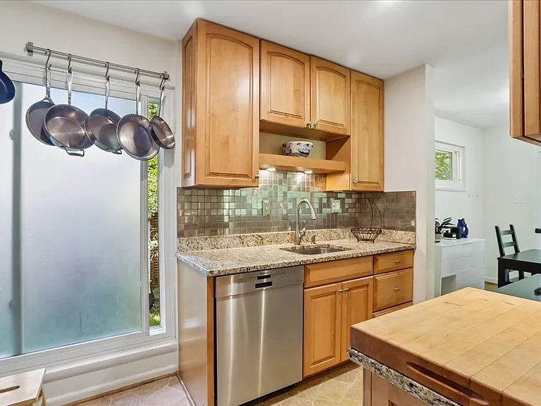 200 Belton Rd — Photo 14