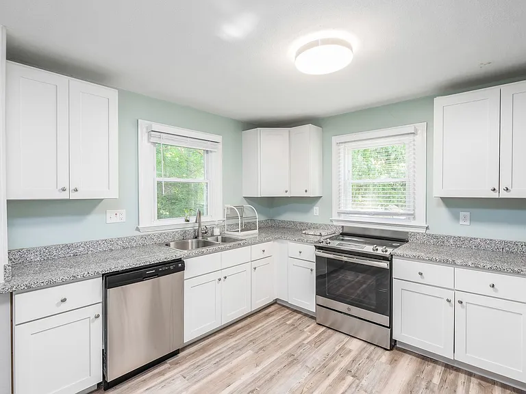 2636 Lawndale Ave — Photo 10
