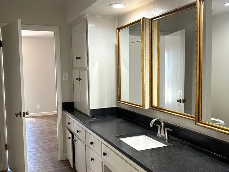 1413 Ventura Ave — Photo 18