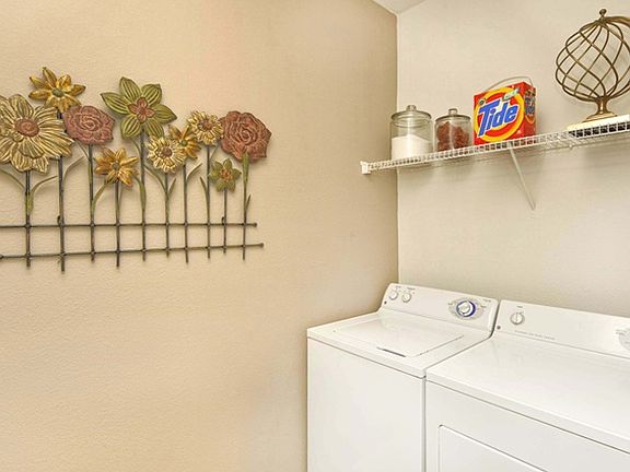 Washer/dryer included