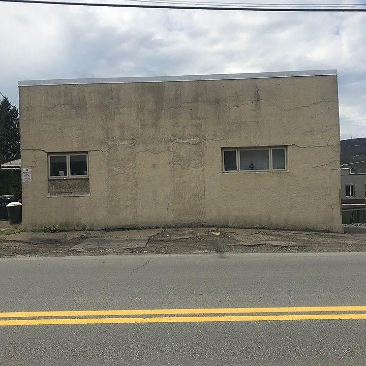 1st image of 404 S Valley Ave