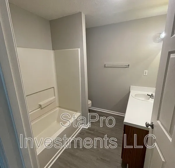 120 Village Pl — Photo 9