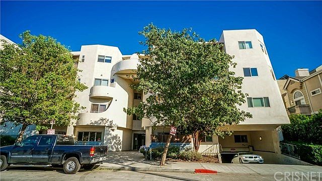 1st image of 5016 Bakman Ave #409