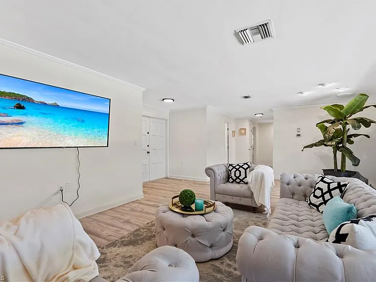 2125 Marina Dr — Photo 9