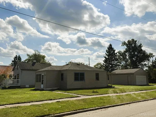 400 Birch St, Kingsford, MI 49802